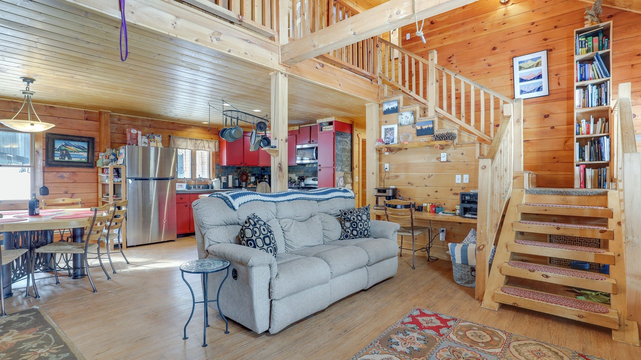 Photo of Livingroom in Casper Mountain