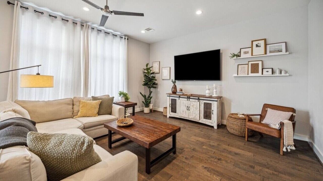 Photo of Livingroom in Washington Ave./ Memorial Park