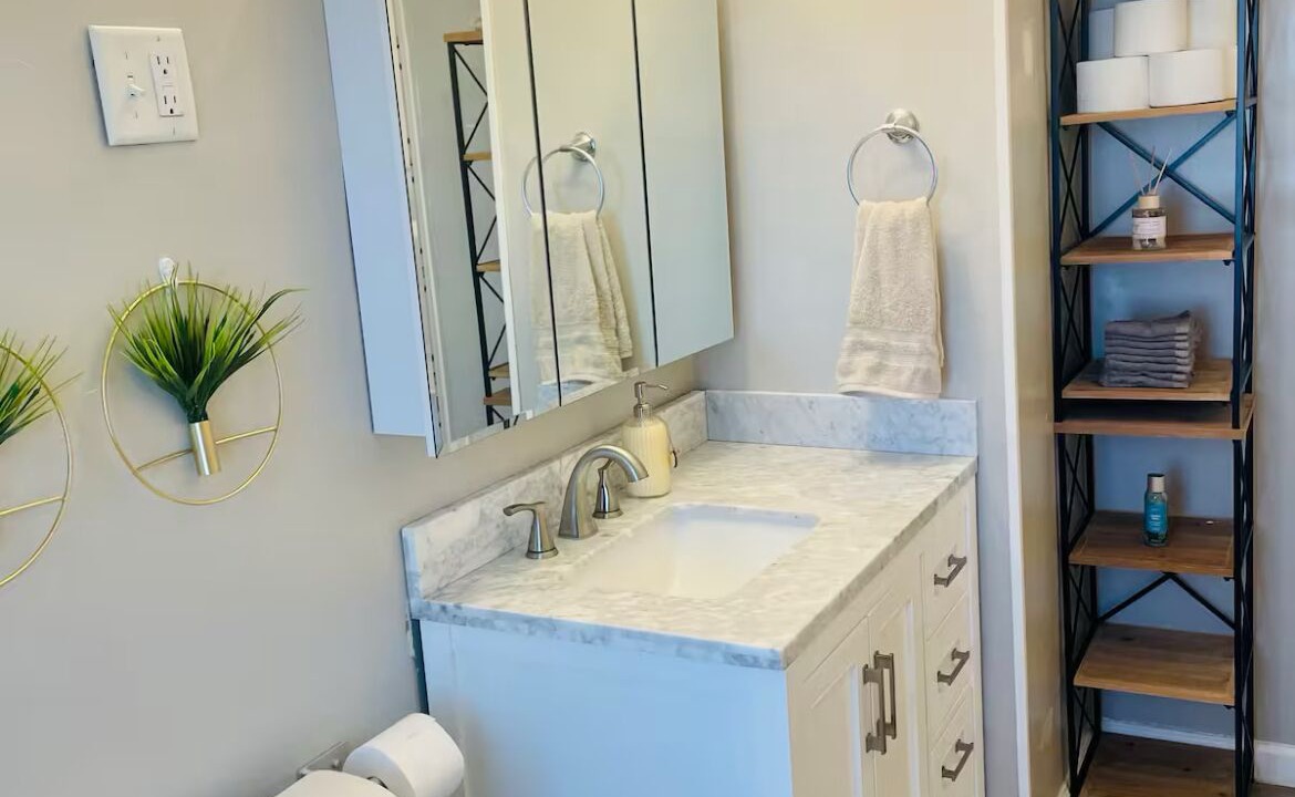 Photo of Bathroom in Speedway