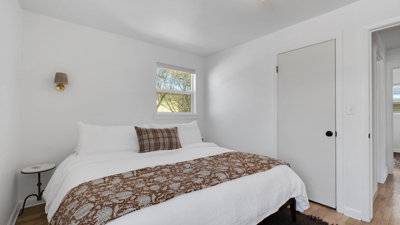 Photo of Bedroom in Franklin to the Fort
