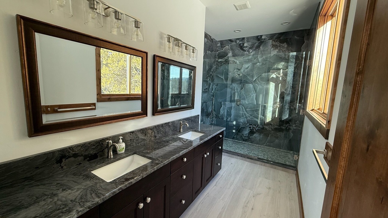 Photo of Bathroom in Island Park