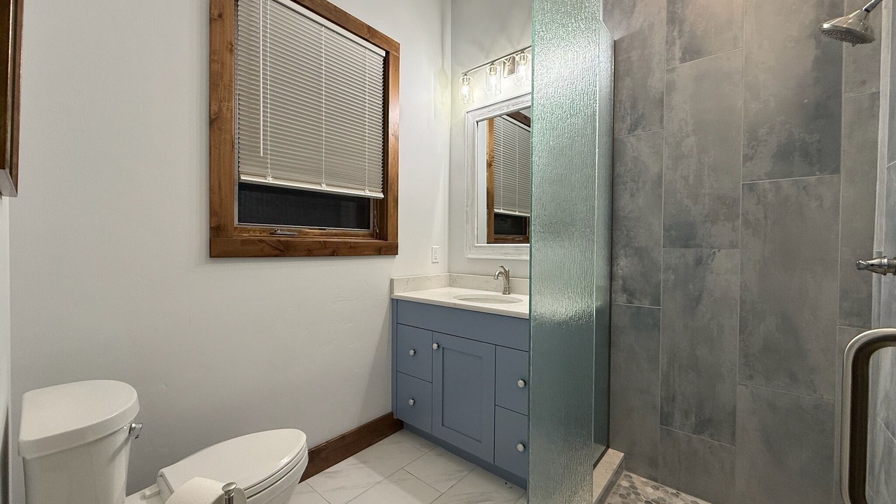Photo of Bathroom in Island Park