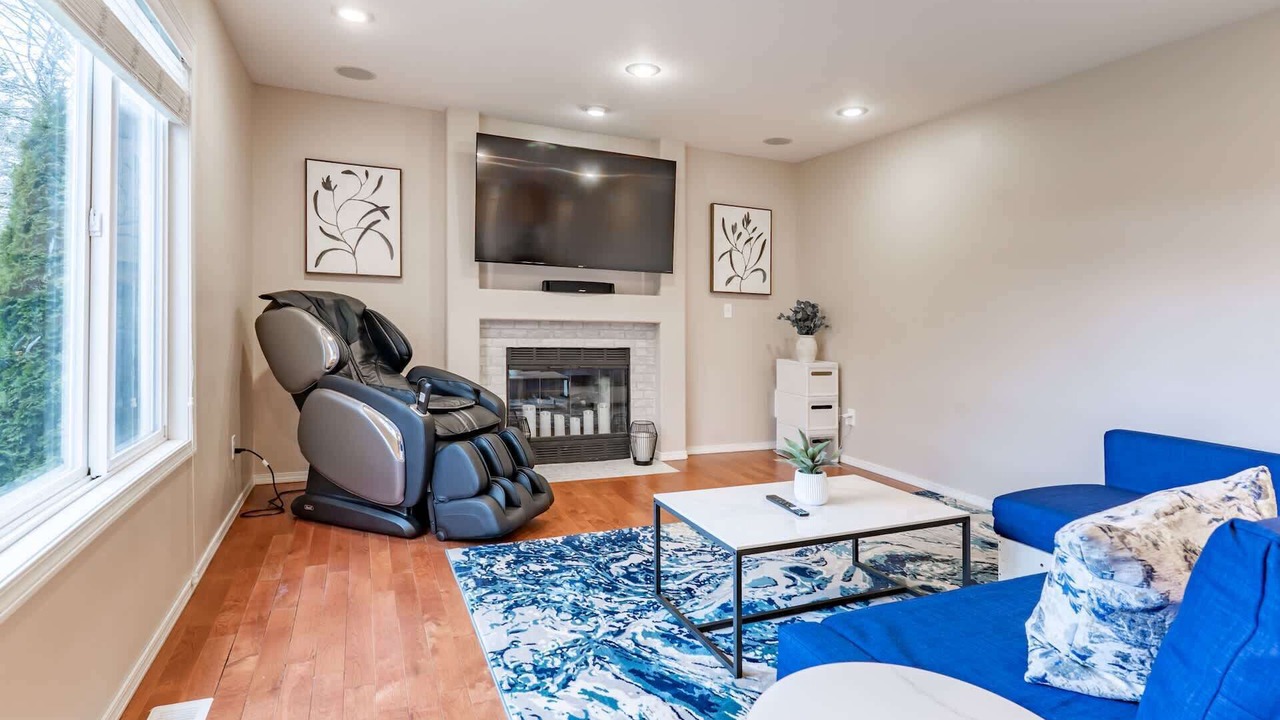 Photo of Livingroom in Inglewood-Finn Hill
