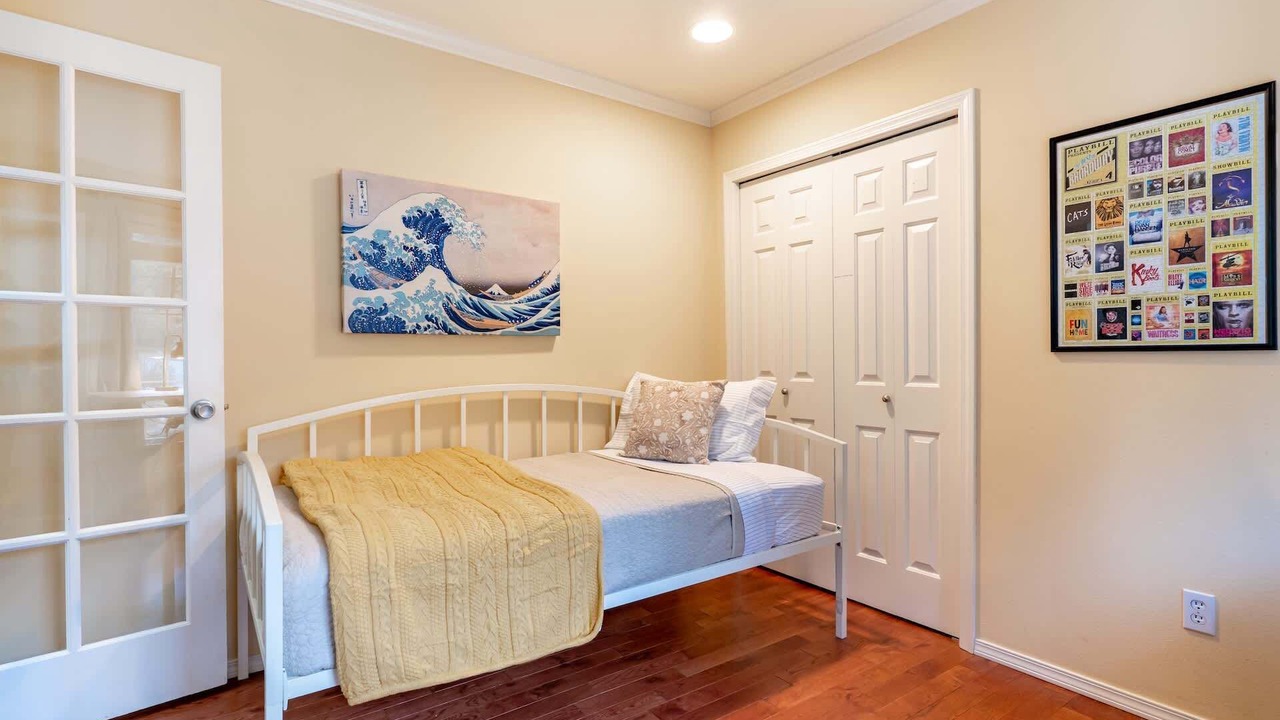 Photo of Bedroom in Inglewood-Finn Hill