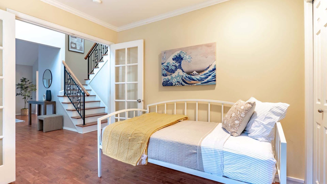 Photo of Bedroom in Inglewood-Finn Hill