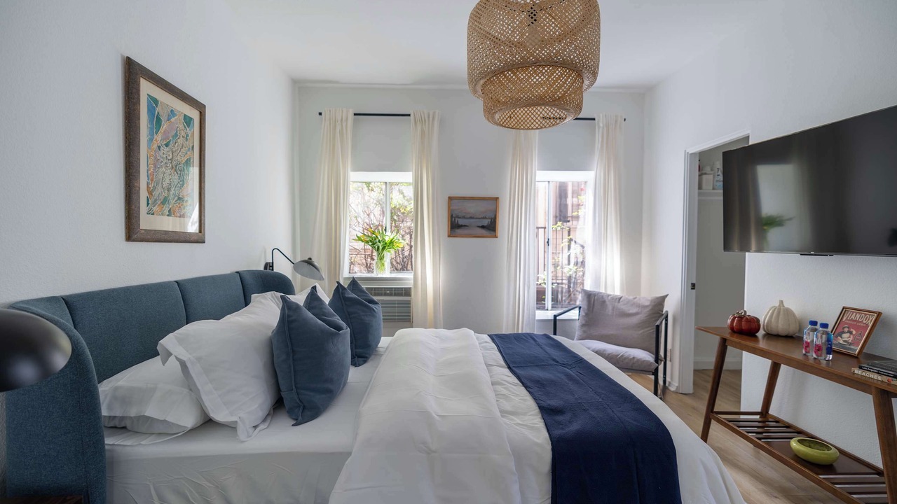 Photo of Bedroom in Beachwood Canyon