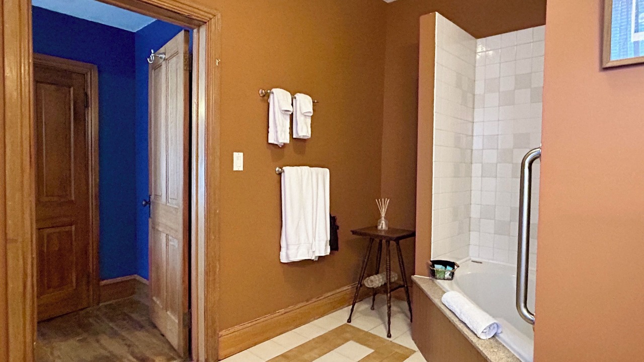 Photo of Bathroom in Adamstown