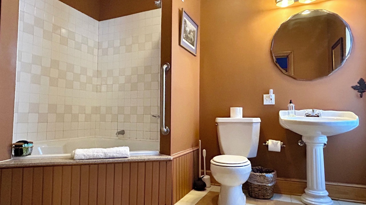 Photo of Bathroom in Adamstown