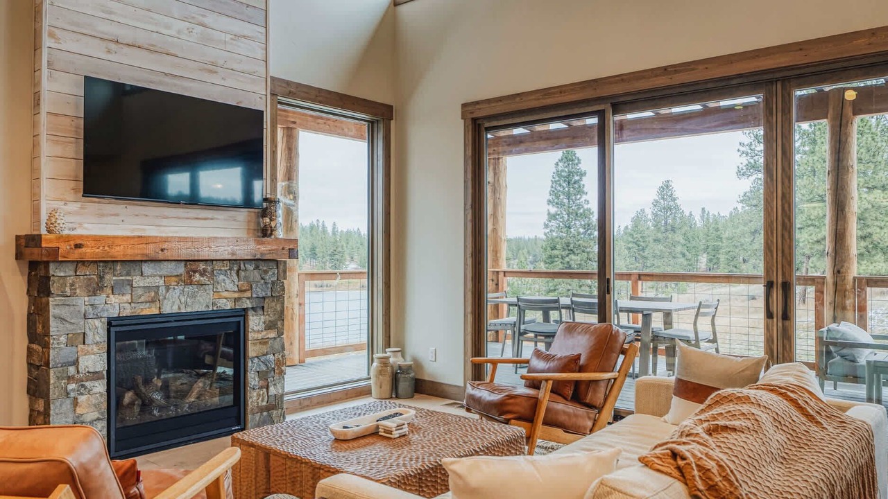 Photo of Livingroom in Eureka