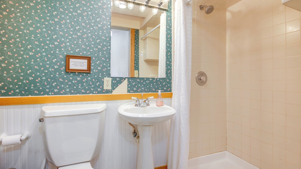 Photo of Bathroom in Emigrant
