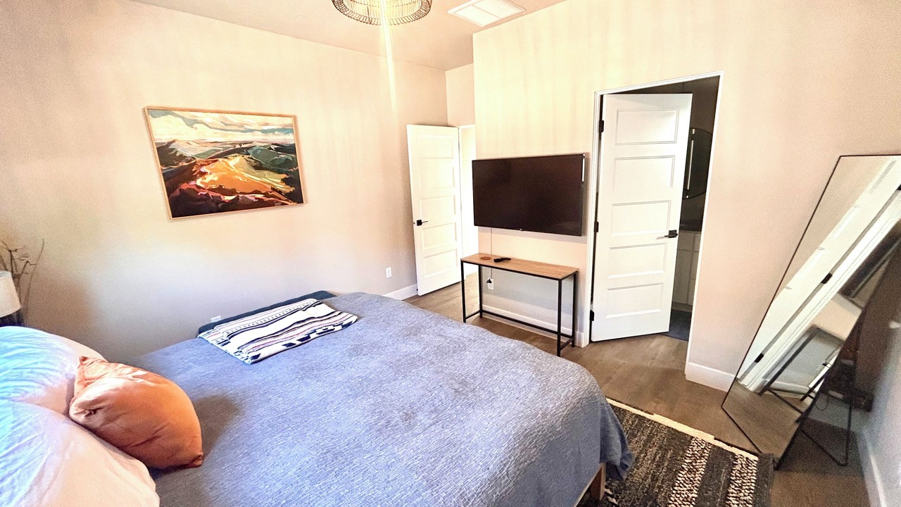 Photo of Bedroom in Central Rim