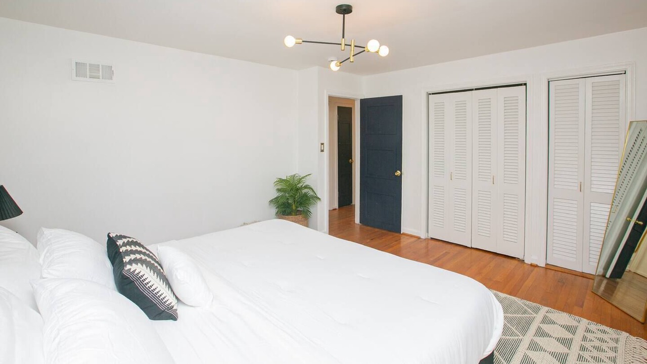 Photo of Bedroom in White Oak