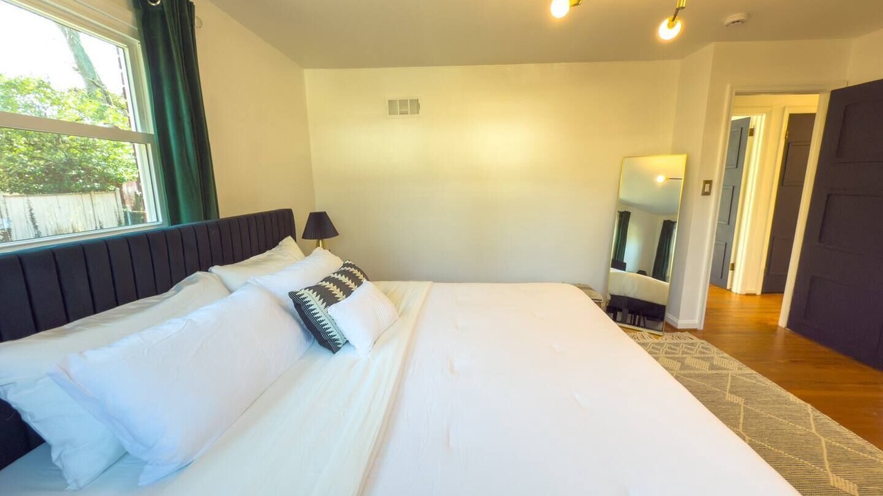 Photo of Bedroom in White Oak