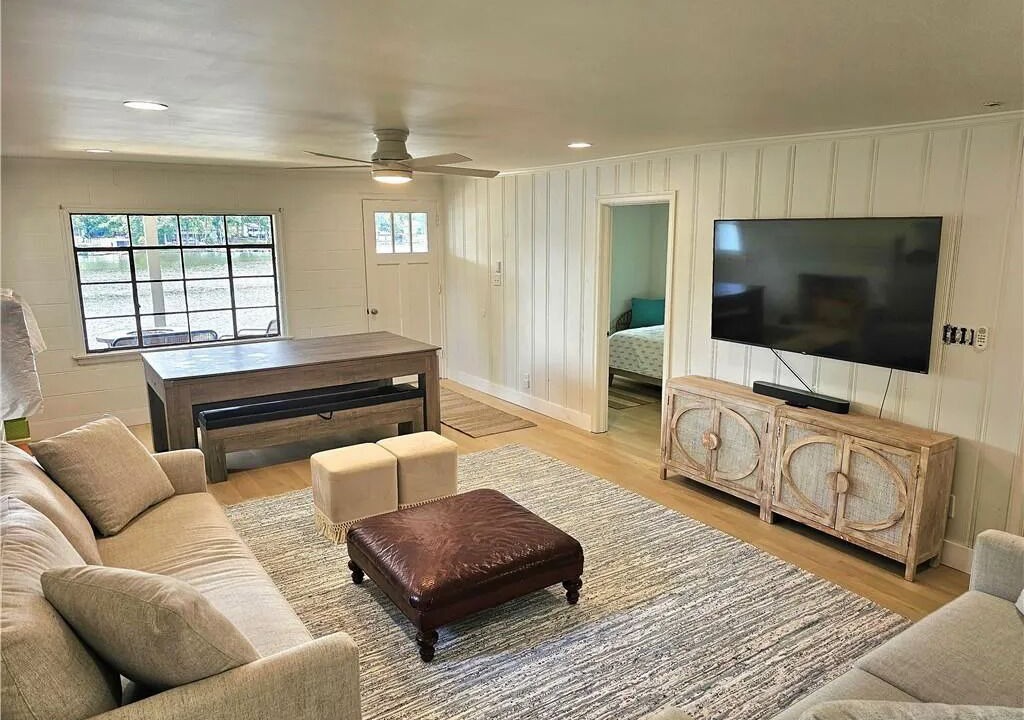 Photo of Livingroom in New London
