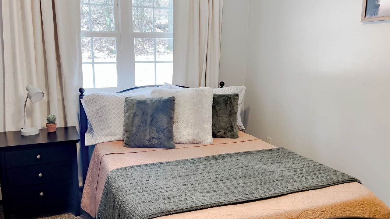 Photo of Bedroom in Fallentimber