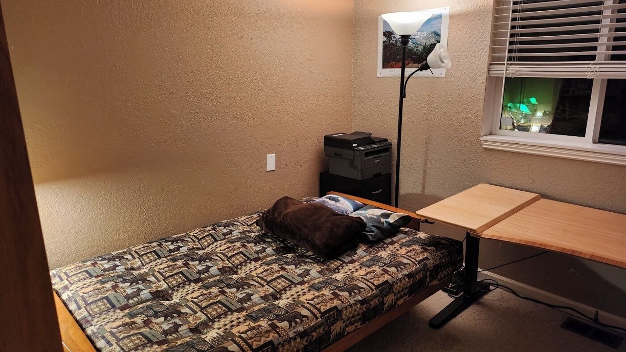 Photo of Bedroom in Alabama Hill