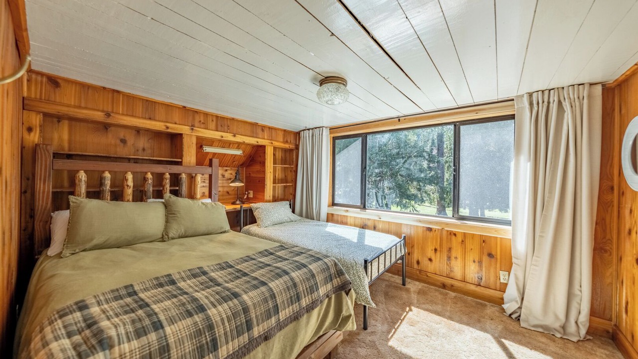 Photo of Bedroom in Troy