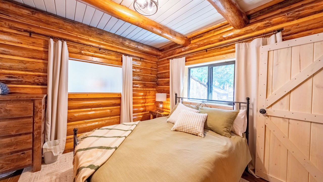 Photo of Bedroom in Troy