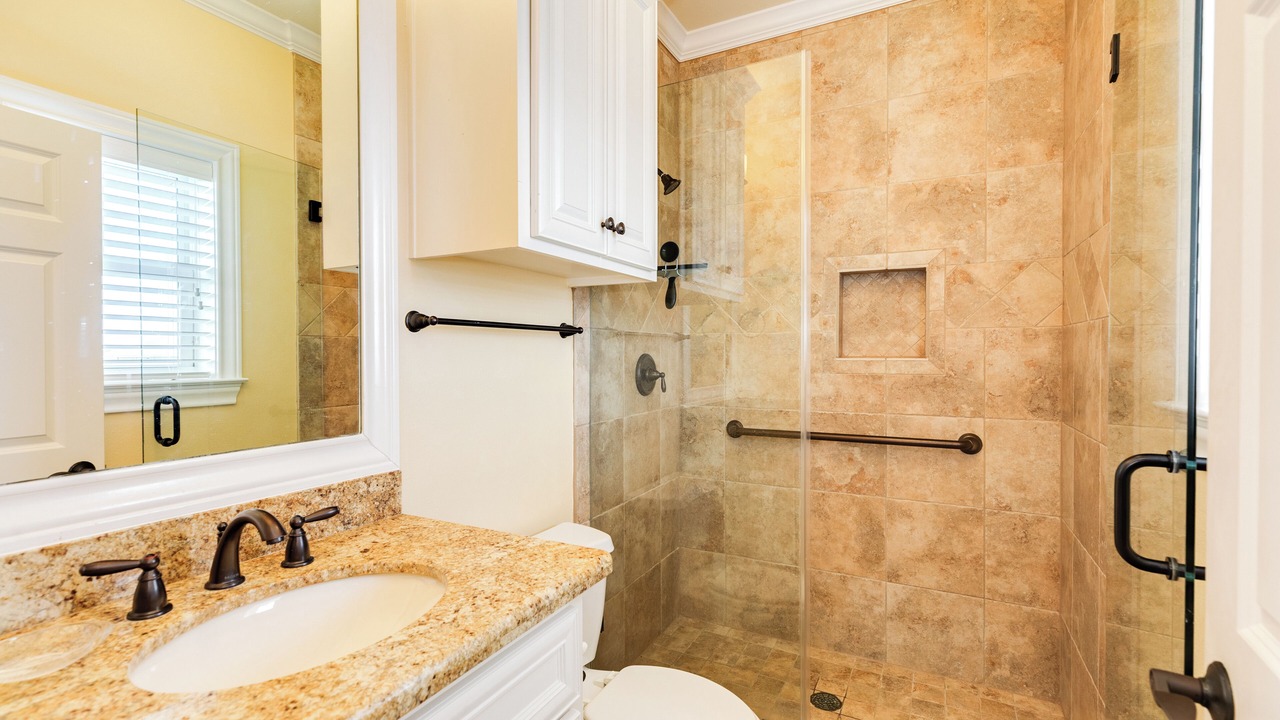 Photo of Bathroom in Pirates Beach