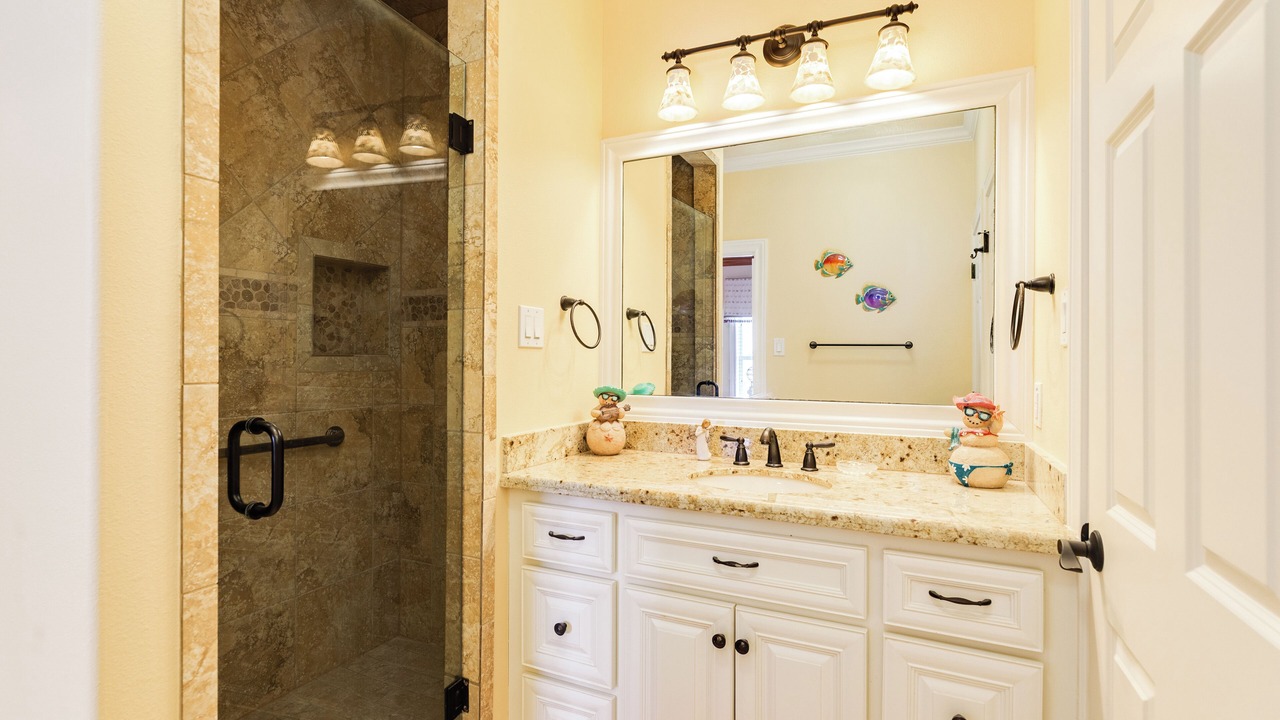 Photo of Bathroom in Pirates Beach