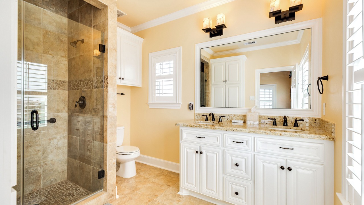 Photo of Bathroom in Pirates Beach