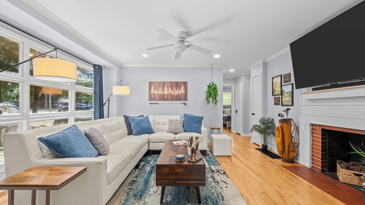 Photo of Livingroom in Downtown