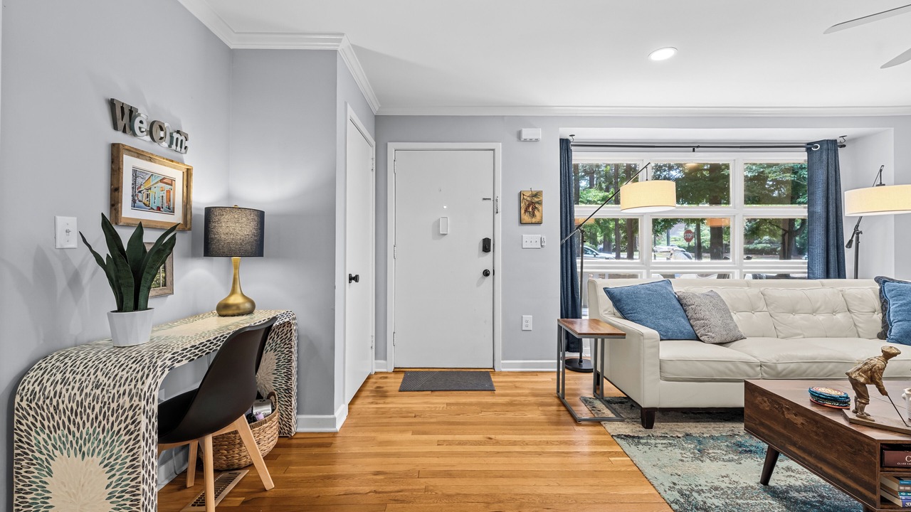Photo of Livingroom in Downtown