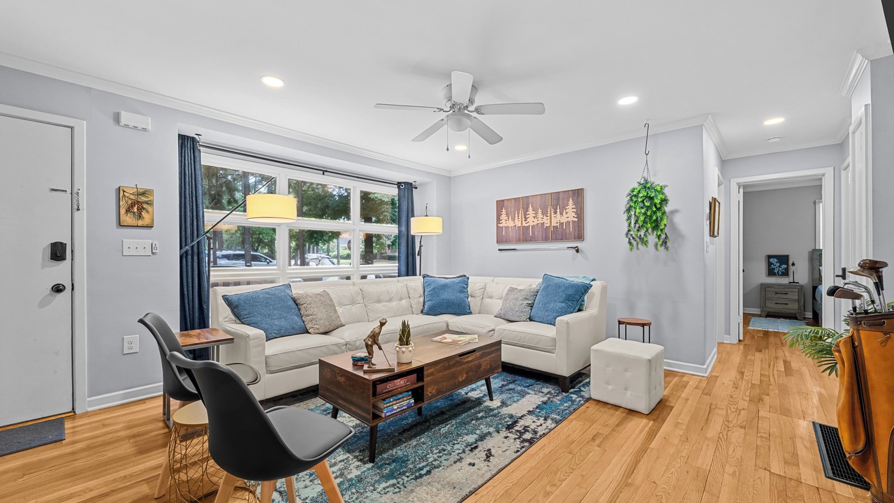 Photo of Livingroom in Downtown