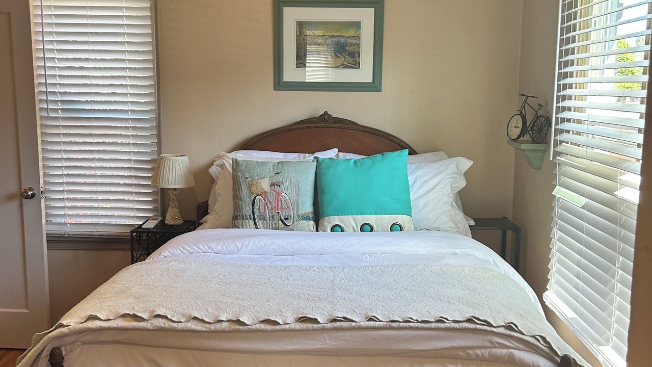 Photo of Bedroom in Garden District