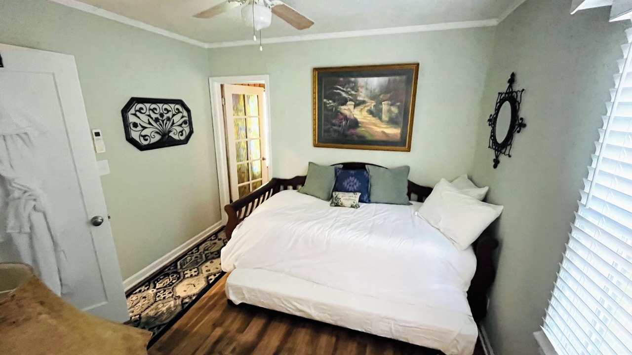 Photo of Bedroom in Garden District