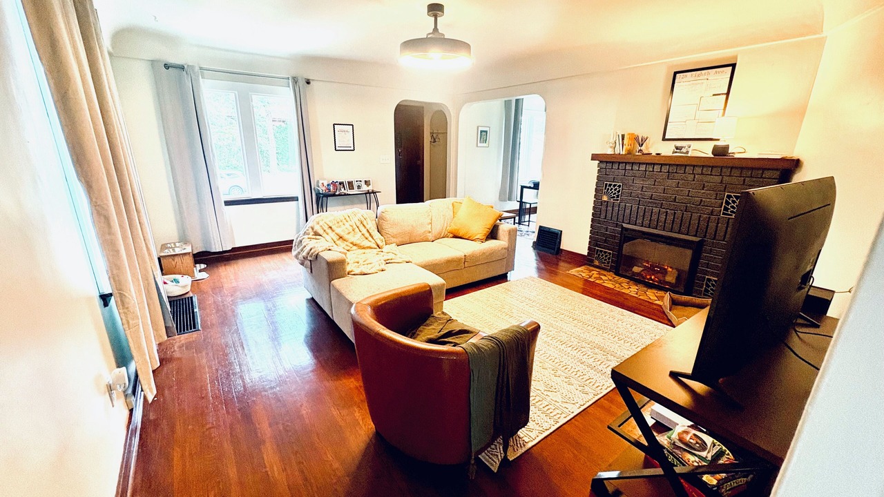 Photo of Livingroom in South Perry District