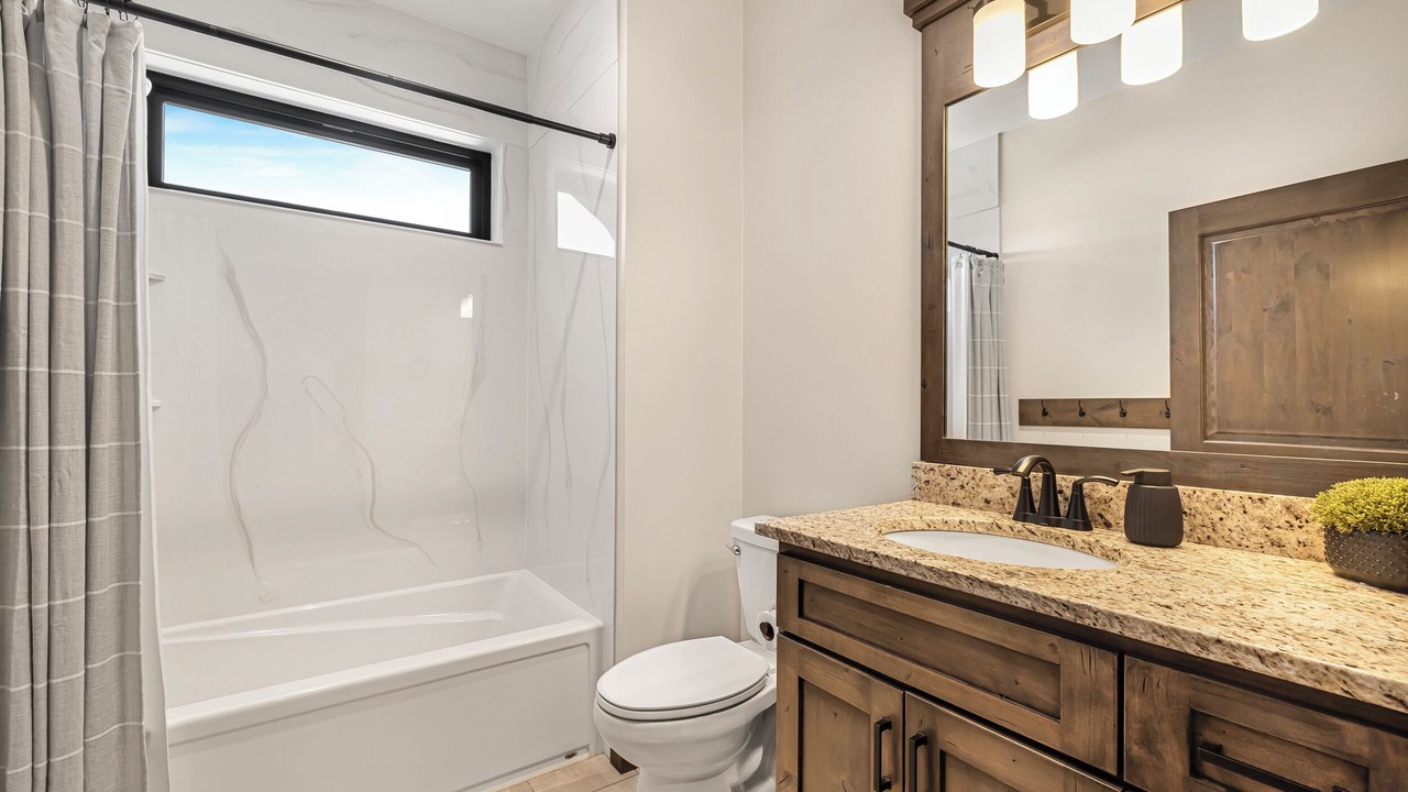 Photo of Bathroom in Island Park