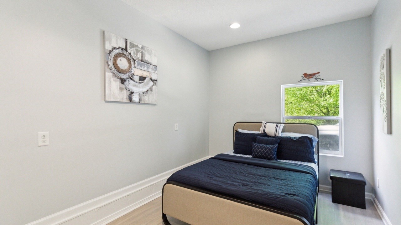 Photo of Bedroom in Helmsburg