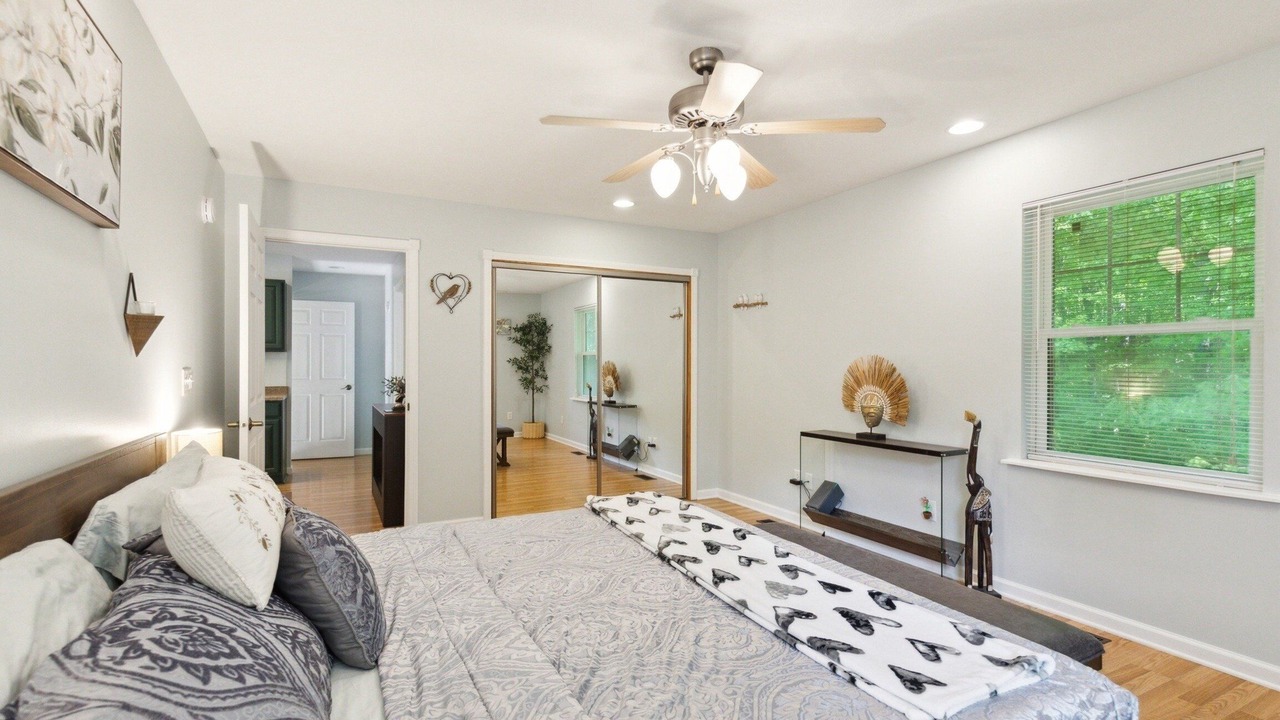 Photo of Bedroom in Helmsburg