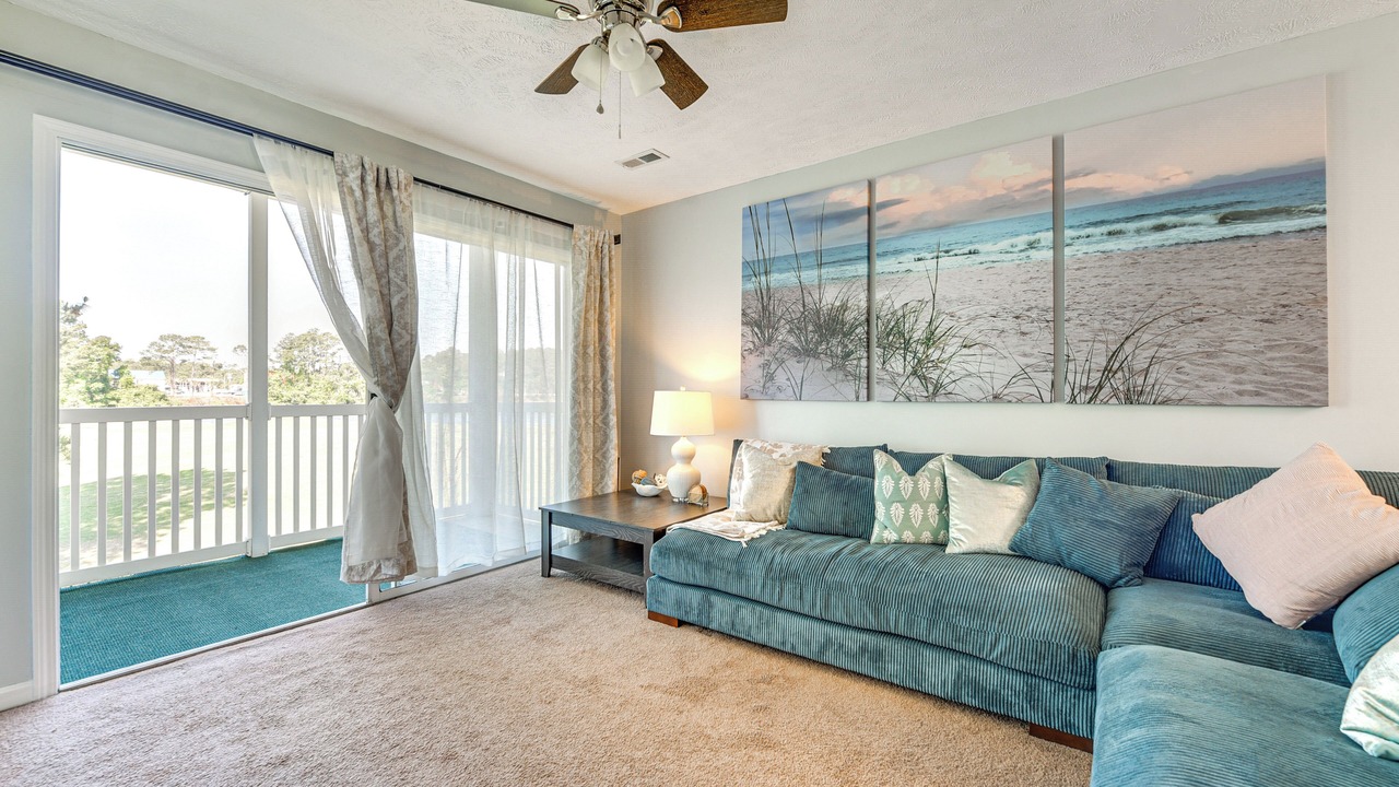 Photo of Livingroom in Longs
