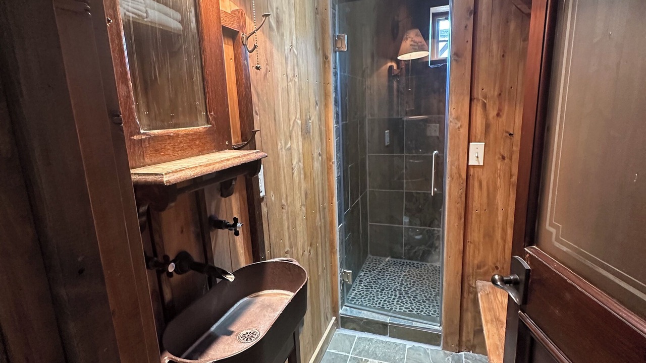 Photo of Bathroom in Gardiner