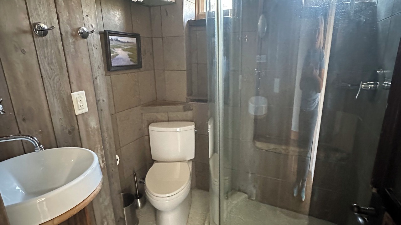 Photo of Bathroom in Gardiner