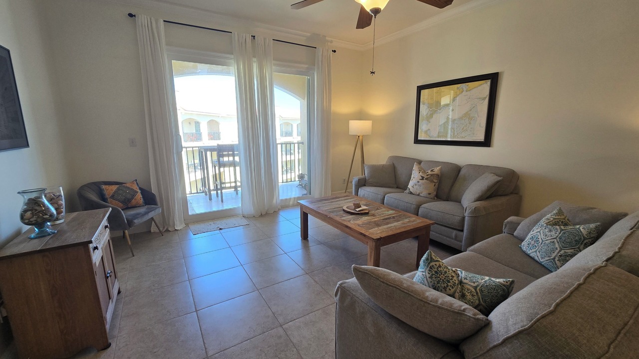 Photo of Livingroom in Henderson Point