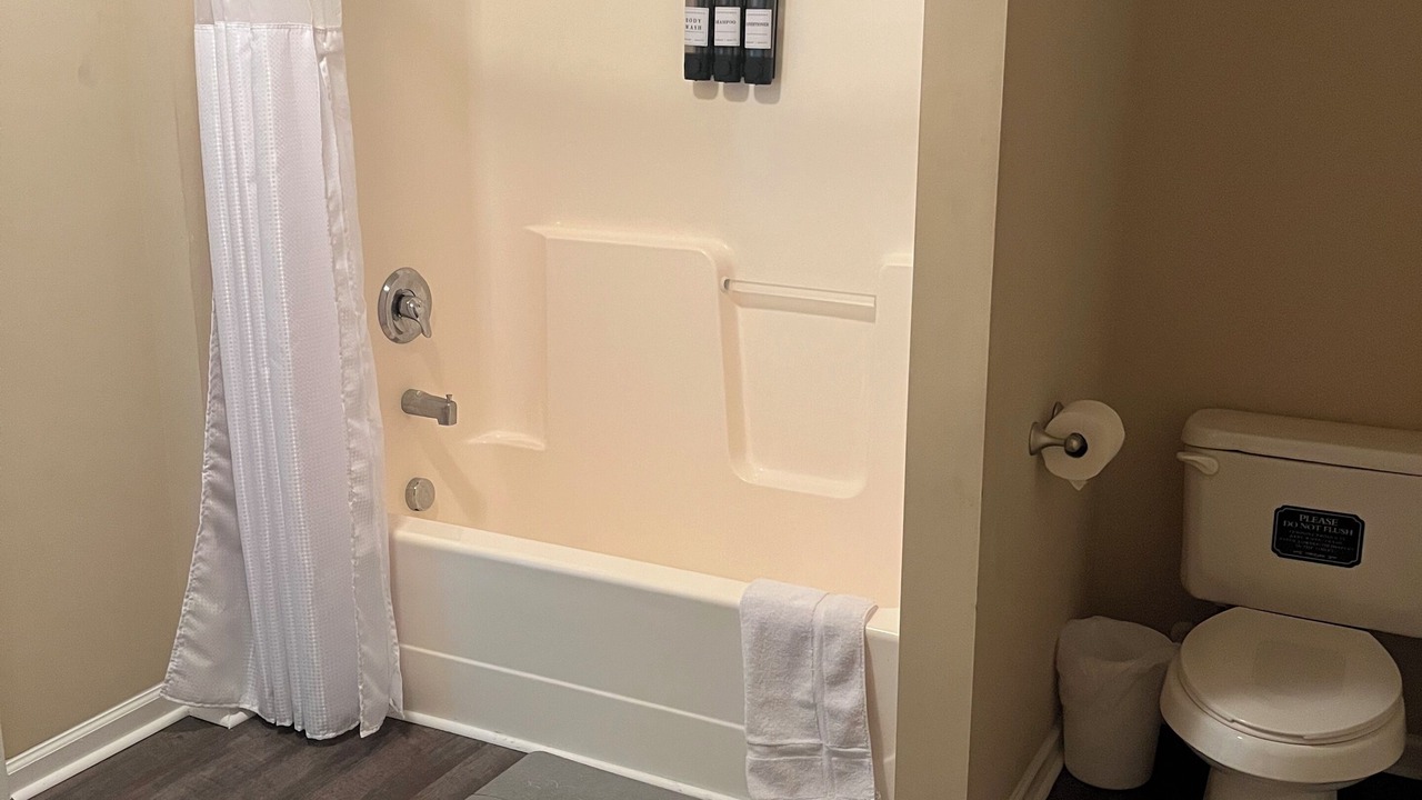Photo of Bathroom in Huntcliff