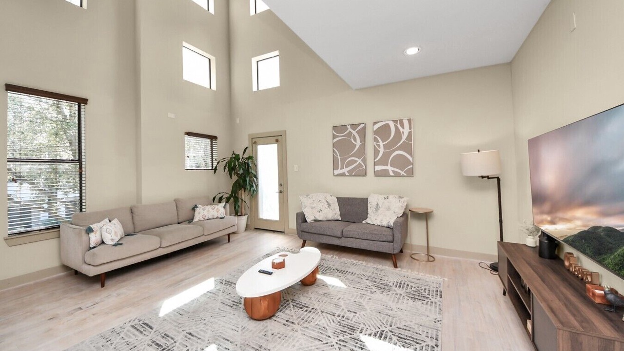 Photo of Livingroom in Washington Ave./ Memorial Park