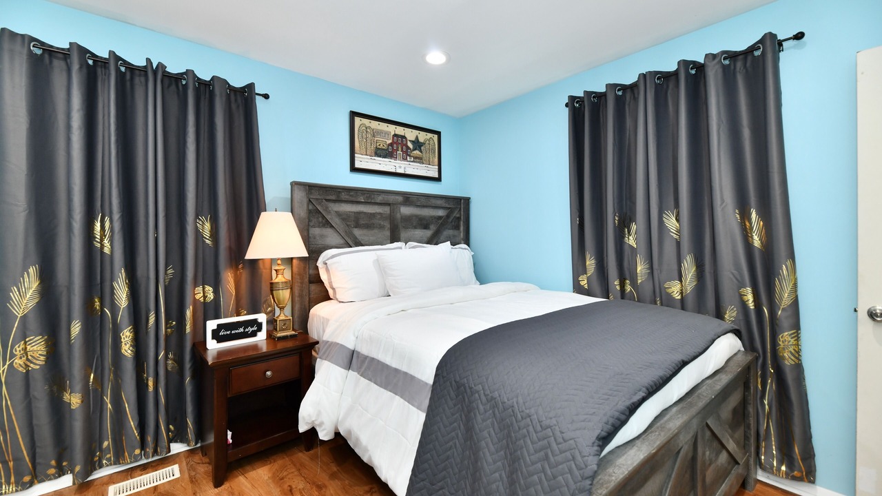 Photo of Bedroom in Lawrence