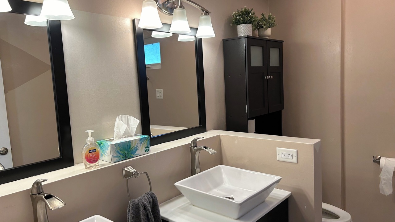 Photo of Bathroom in Mid-Wilshire