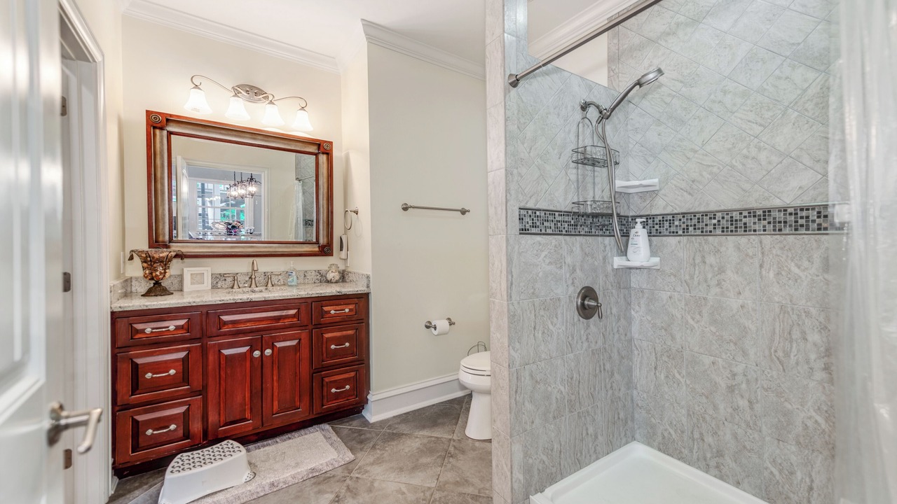 Photo of Bathroom in Clover