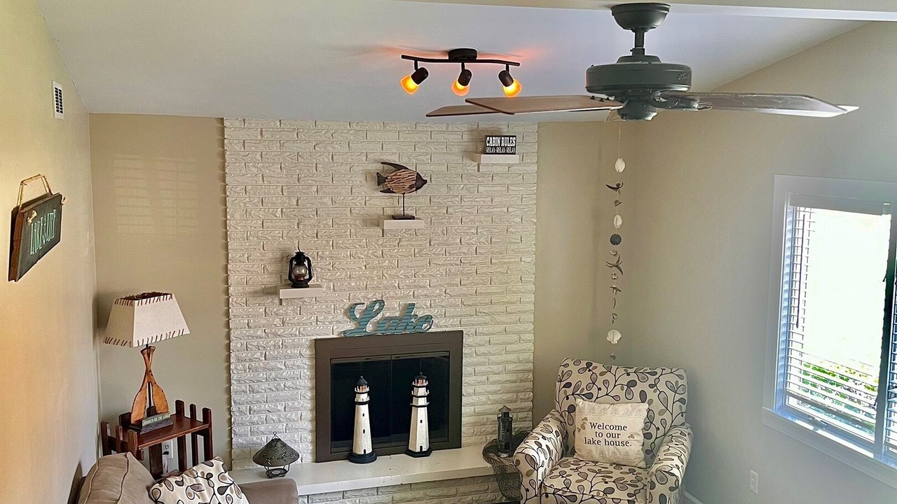 Photo of Livingroom in Lakeview