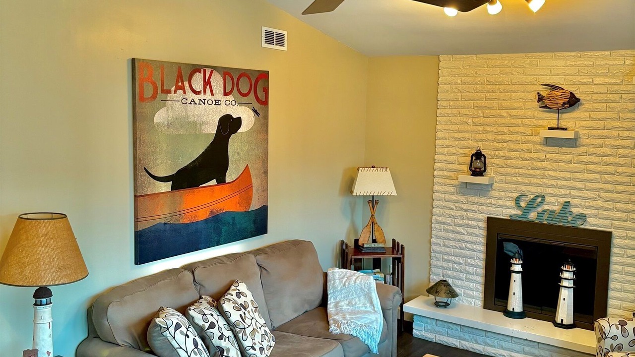 Photo of Livingroom in Lakeview