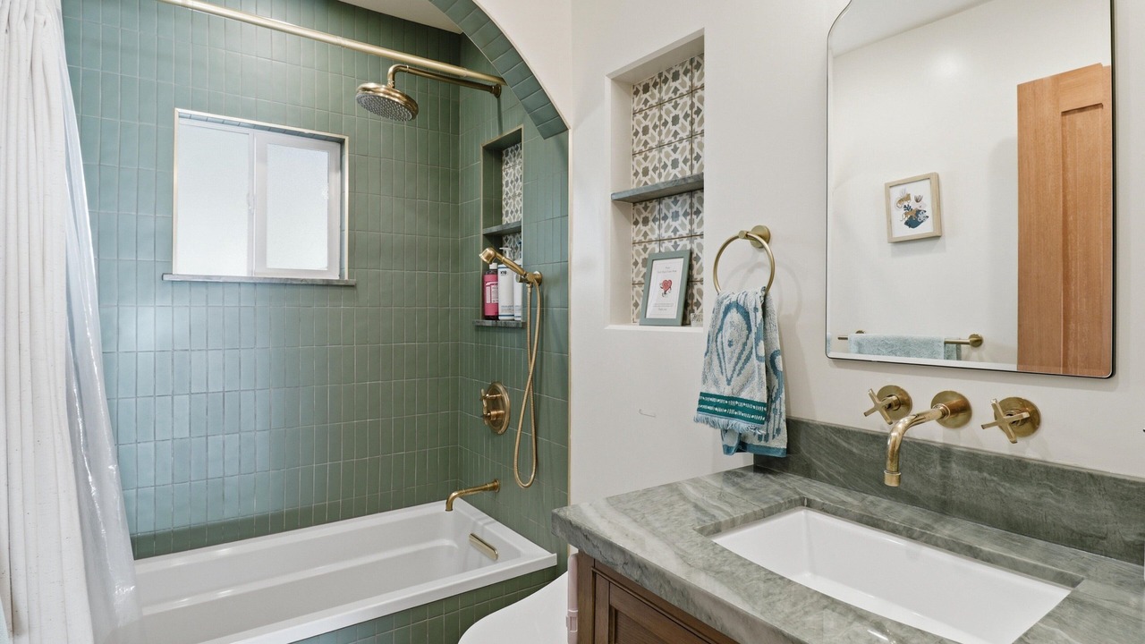 Photo of Bathroom in Cypress Park