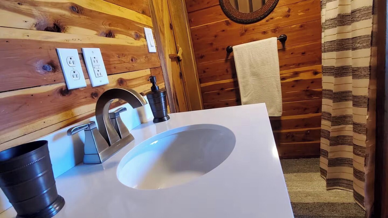 Photo of Bathroom in Kodak