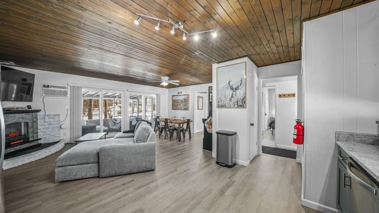 Photo of Livingroom in Streetsboro