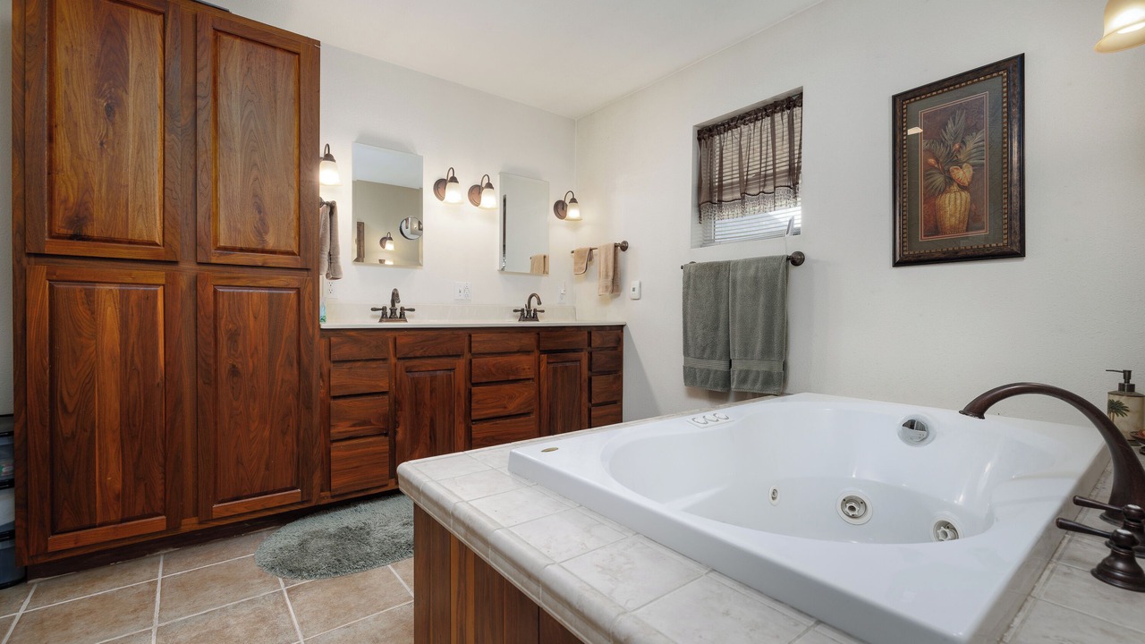 Photo of Bathroom in Gardiner