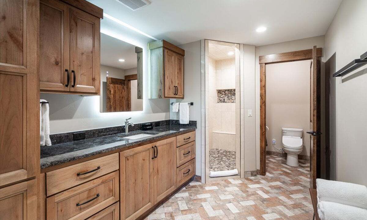 Photo of Bathroom in Island Park